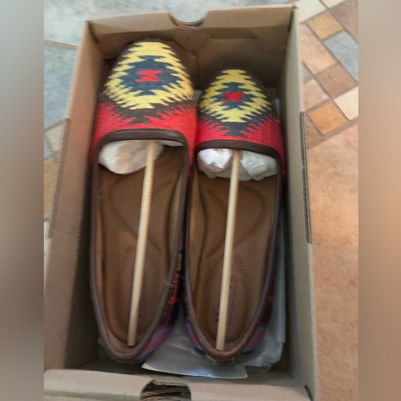 Born Shoe Womens 9.5 Red Giselle Aztec Southwestern Tribal Comfort Slip On New - Picture 3 of 7